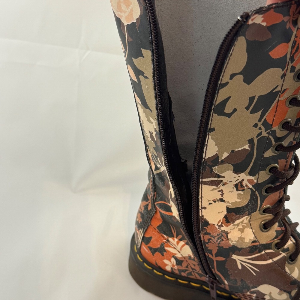 DISCONTINUED Dr. Martens Cerys 14Eye Floral Leather Boot Pointed Toe RARE US L 9 - Picture 12 of 14